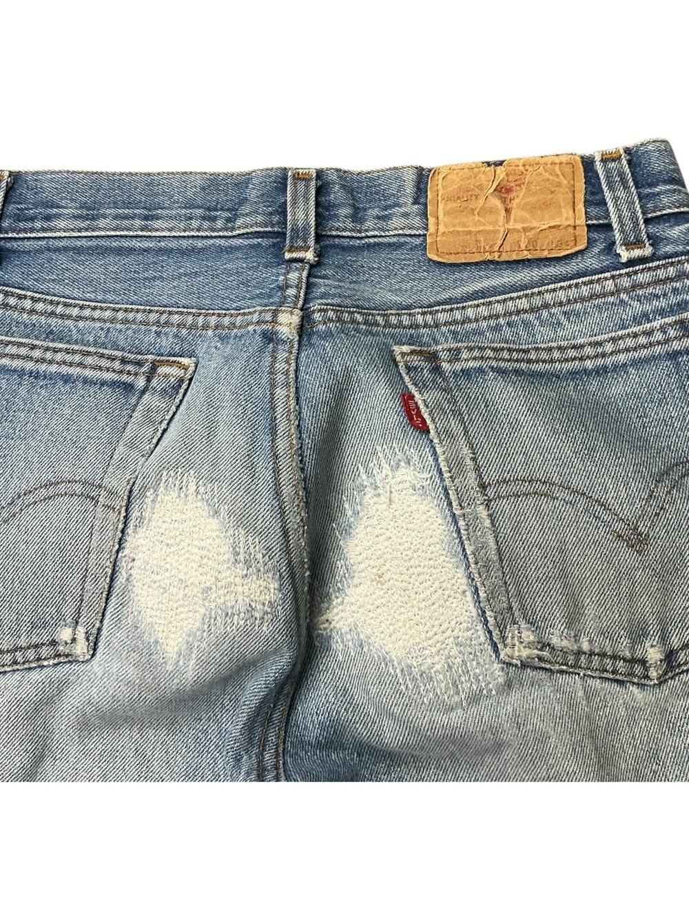 Vintage Levi’s 501 button fly medium/light wash straight leg jeans 27 x 30 USA - Picture 3 of 10